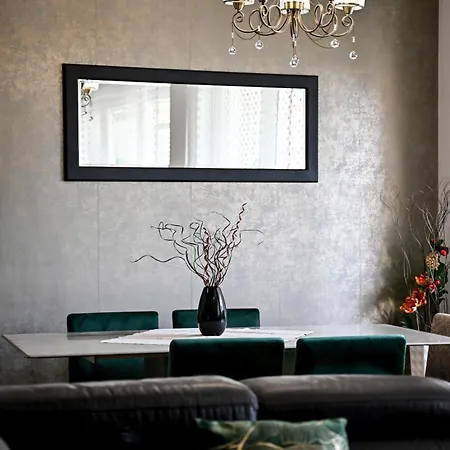 Luxury Experience Center Near With Balcony And Free Garage *