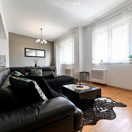 Luxury Experience Center Near With Balcony And Free Garage 자다르