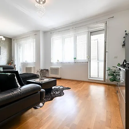 Luxury Experience Center Near With Balcony And Free Garage *