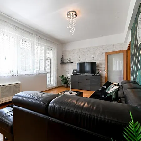 아파트 Luxury Experience Center Near With Balcony And Free Garage *