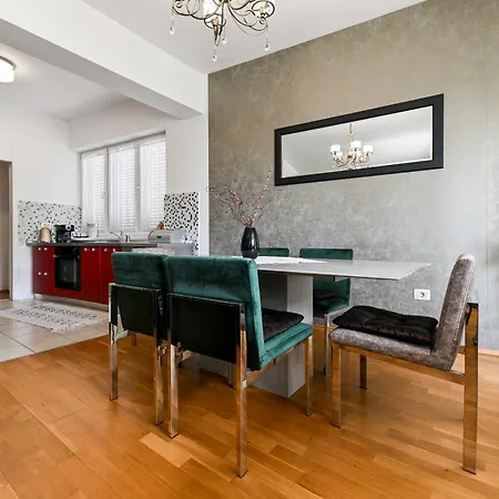 Luxury Experience Center Near With Balcony And Free Garage *
