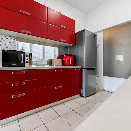 Luxury Experience Center Near With Balcony And Free Garage * 자다르