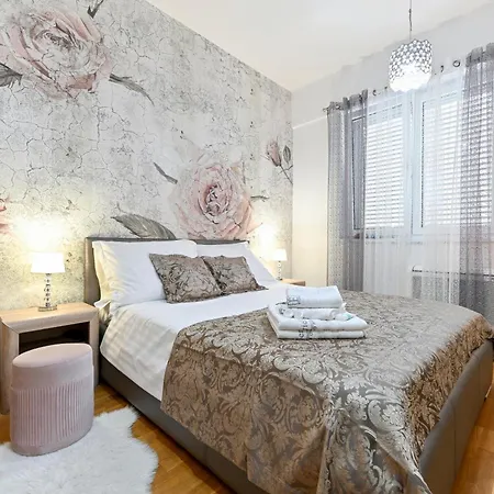 Luxury Experience Center Near With Balcony And Free Garage