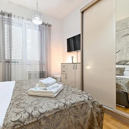 Luxury Experience Center Near With Balcony And Free Garage Zadar