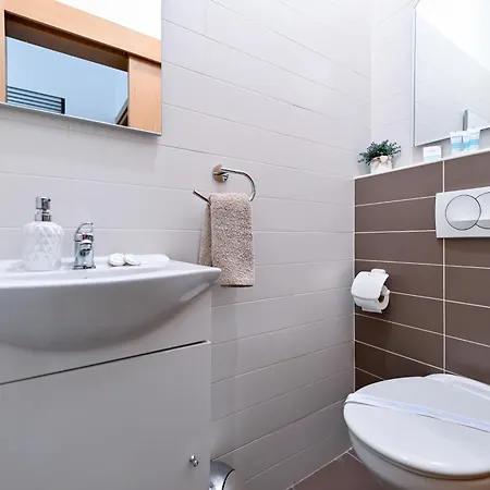 Apartment Luxury Experience Center Near With Balcony And Free Garage