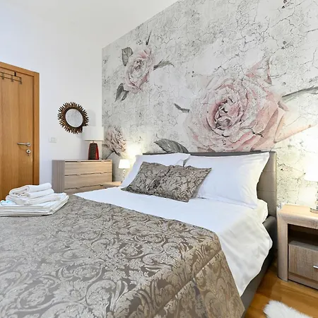 Luxury Experience Center Near With Balcony And Free Garage