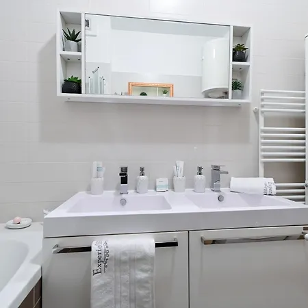 Luxury Experience Center Near With Balcony And Free Garage
