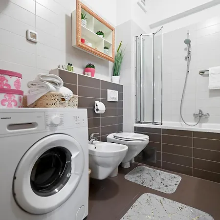 Luxury Experience Center Near With Balcony And Free Garage