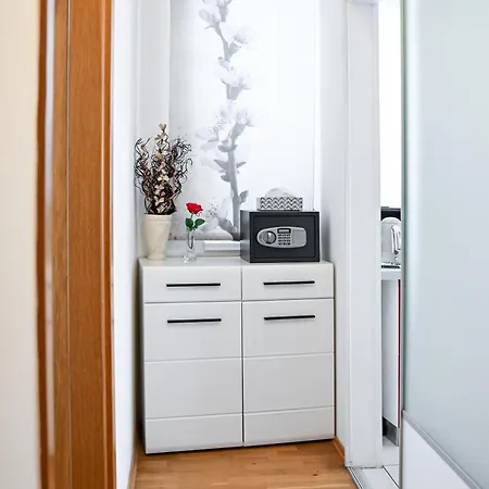 Apartment Luxury Experience Center Near With Balcony And Free Garage