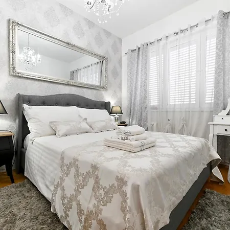 Luxury Experience Center Near With Balcony And Free Garage *