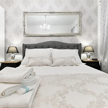 아파트 Luxury Experience Center Near With Balcony And Free Garage