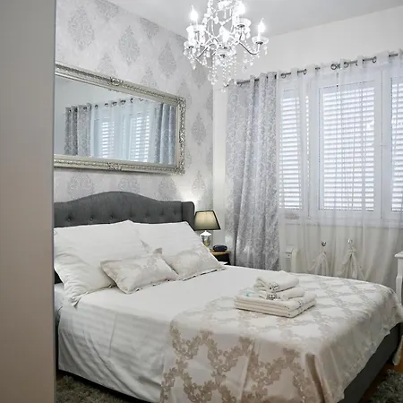 Luxury Experience Center Near With Balcony And Free Garage * Zadar