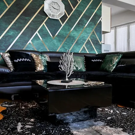 Luxury Experience Center Near With Balcony And Free Garage 자다르