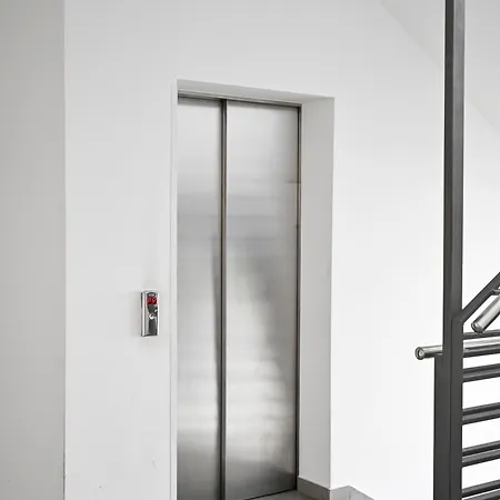 Luxury Experience Center Near With Balcony And Free Garage * 자다르